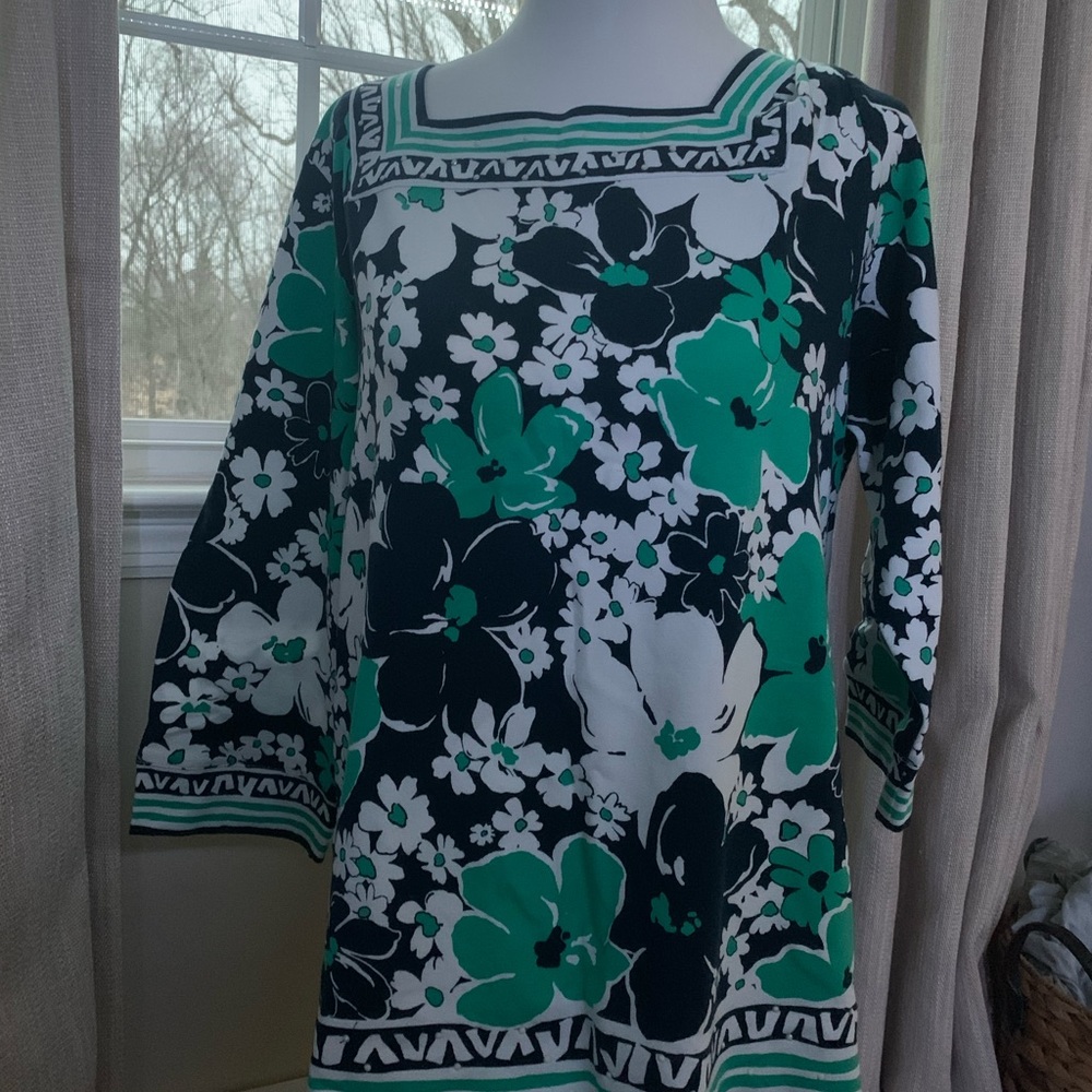 Floral top with a box shaped neck.
